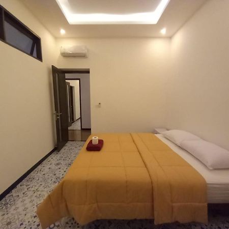 Rumah Wj Rooms And Suites Улувату Экстерьер фото