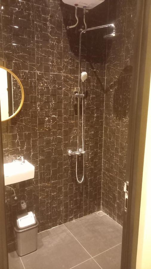 Rumah Wj Rooms And Suites Улувату Экстерьер фото