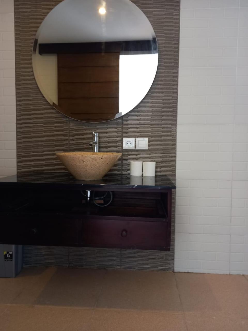 Rumah Wj Rooms And Suites Улувату Экстерьер фото